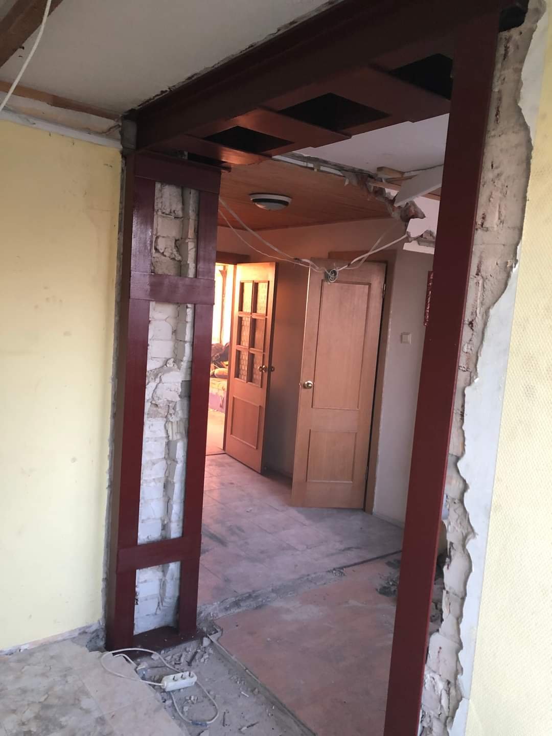 Sienų, grindų, pertvarų ir įrangos demontavimas Vilniaus patalpose