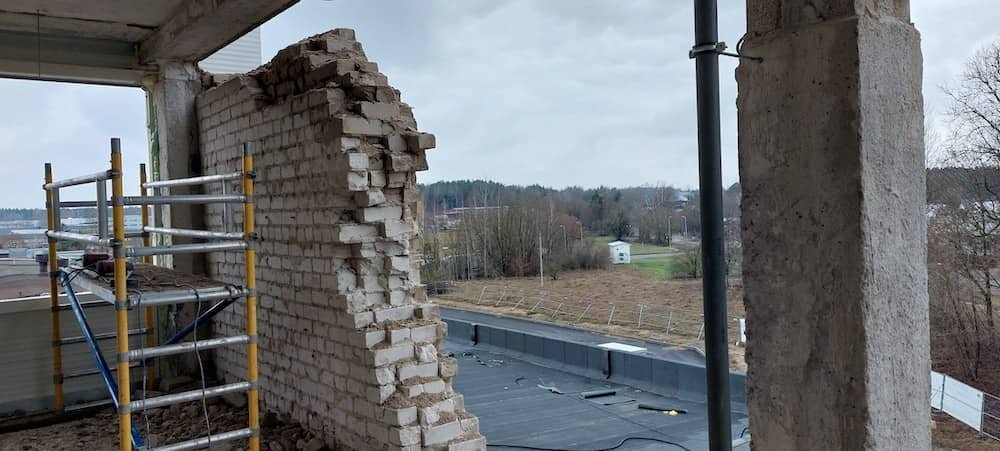Griovimo darbai – griauname mūrinius pastatus greitai ir saugiai Vilniuje